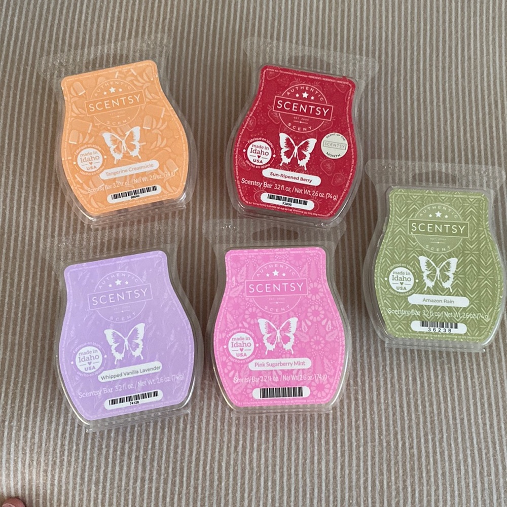 Bundle of scentsy wax cubes